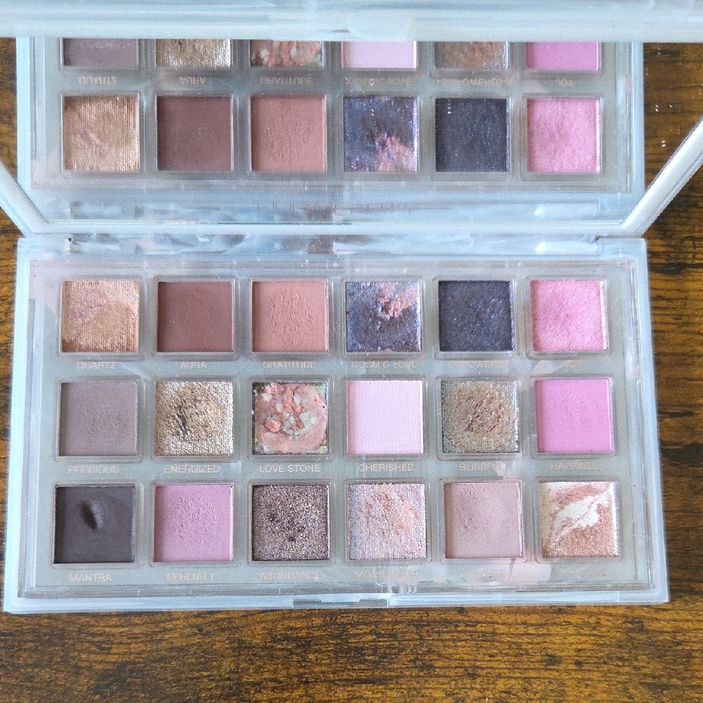 HUDA BEAUTY Rose Quartz Eyeshadow Palette - Soft Pink and Gold - Picture 2 of 3